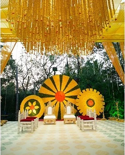 Mahadik’s: Sunburst floral stage